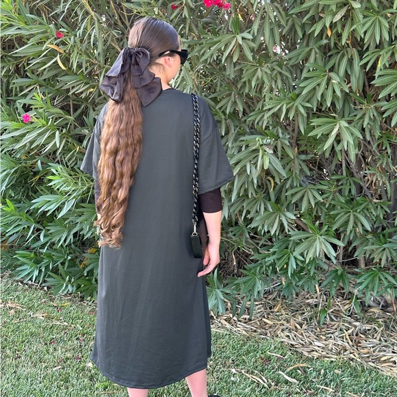 SOLD‼️Black Dress with Cream Bows - Picture 3 of 5